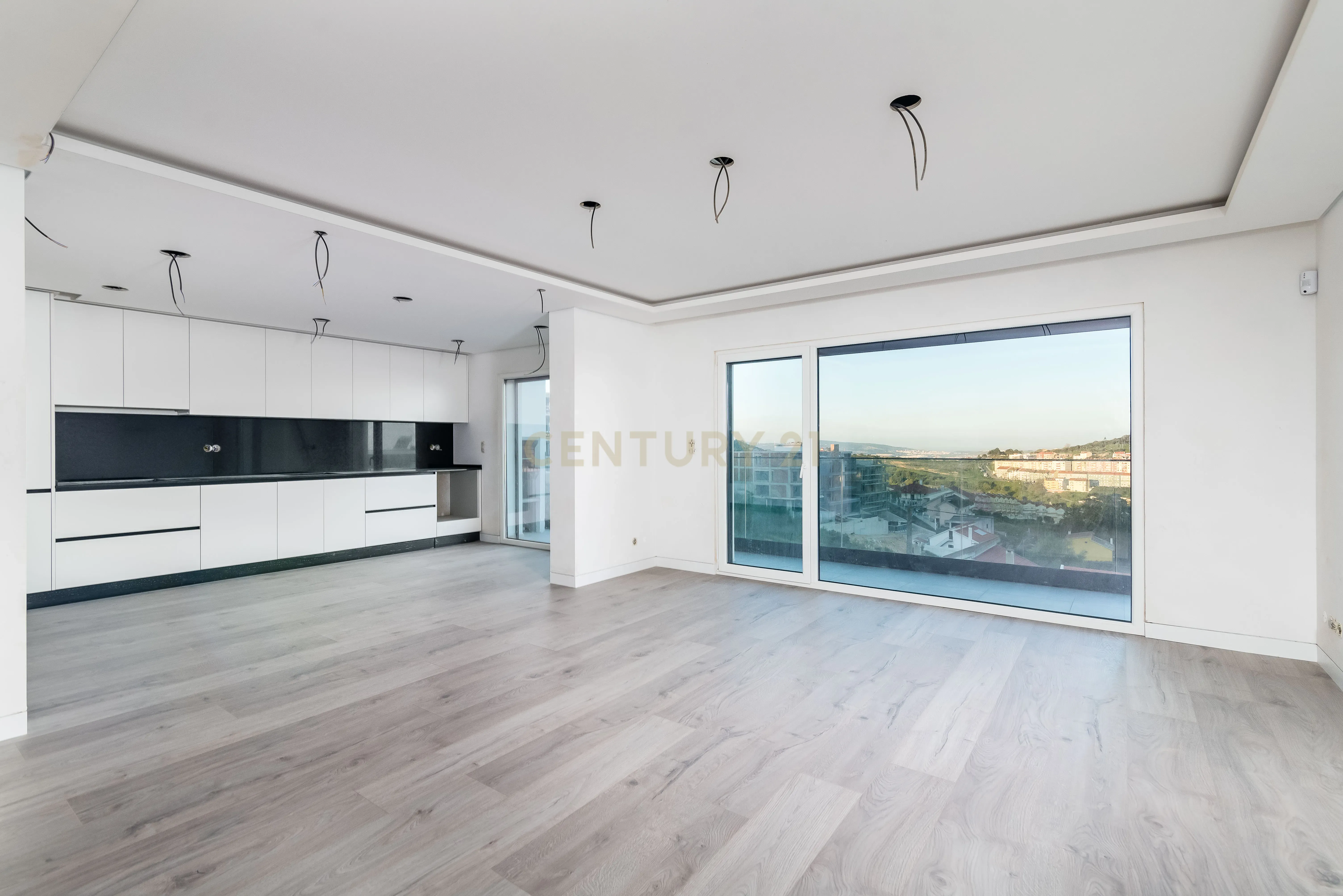 Luxuosa Moradia T4 com Piscina e Vista Panorâmica em Odivelas - Image 62