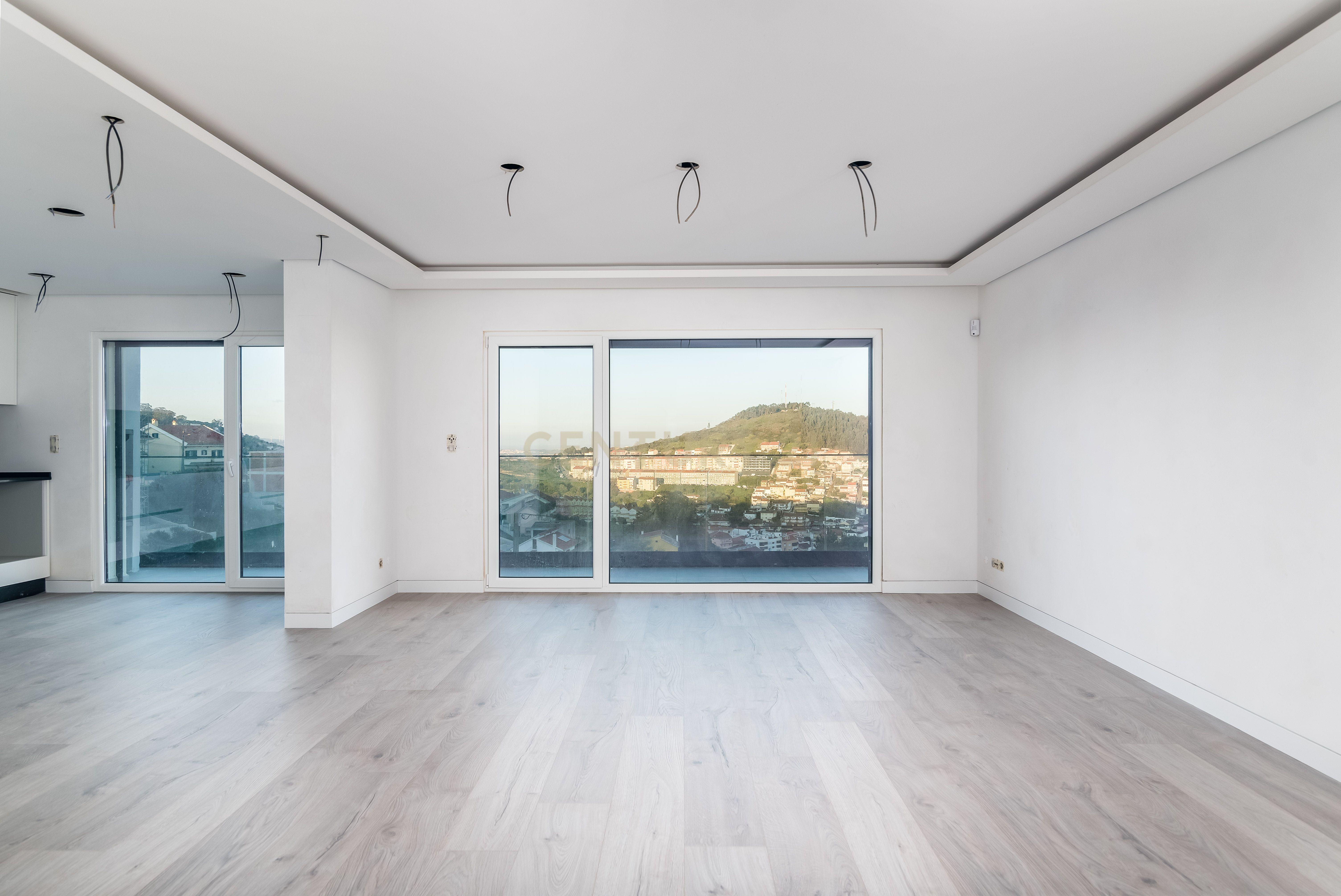 Luxuosa Moradia T4 com Piscina e Vista Panorâmica em Odivelas - Image 72