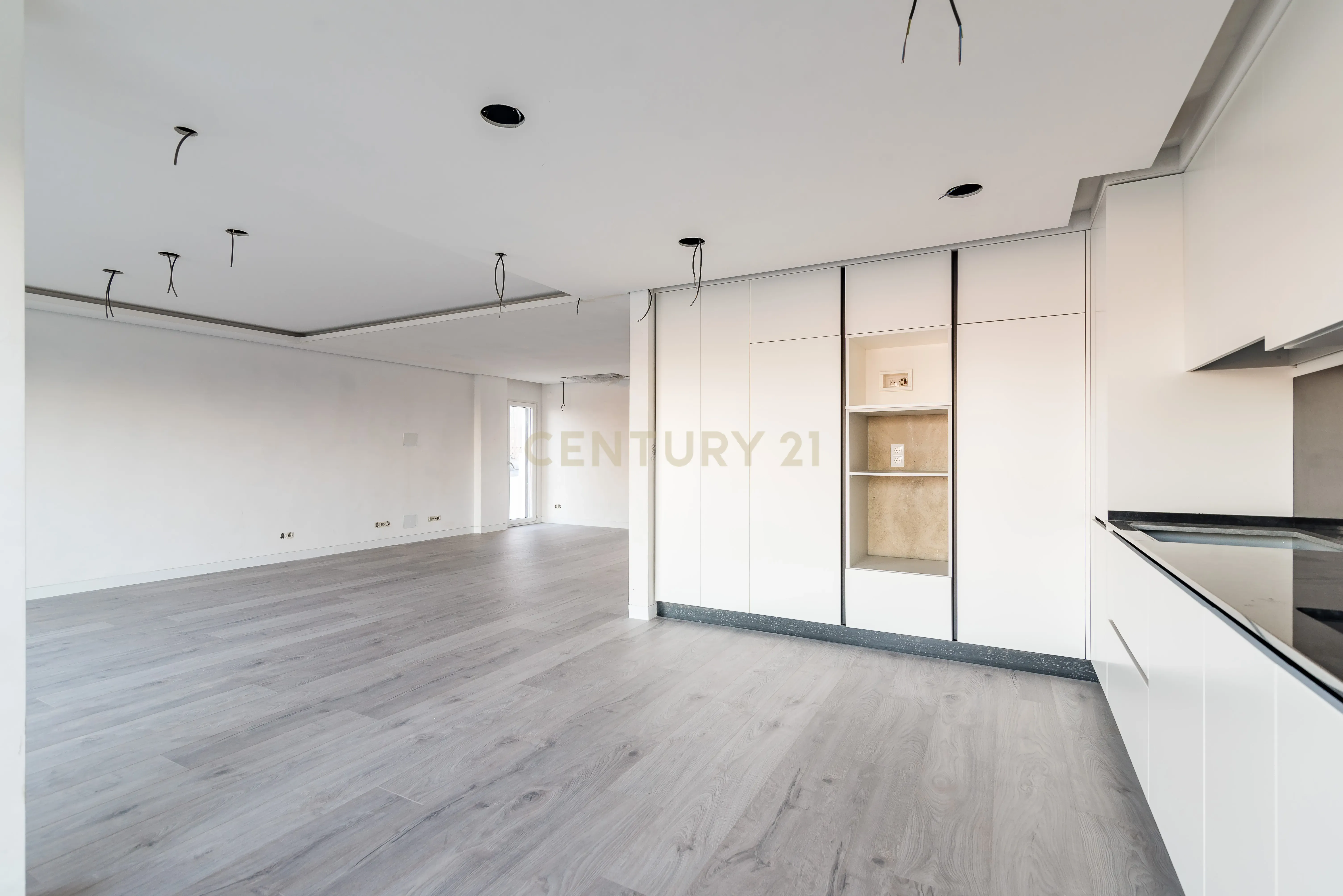 Luxuosa Moradia T4 com Piscina e Vista Panorâmica em Odivelas - Image 68