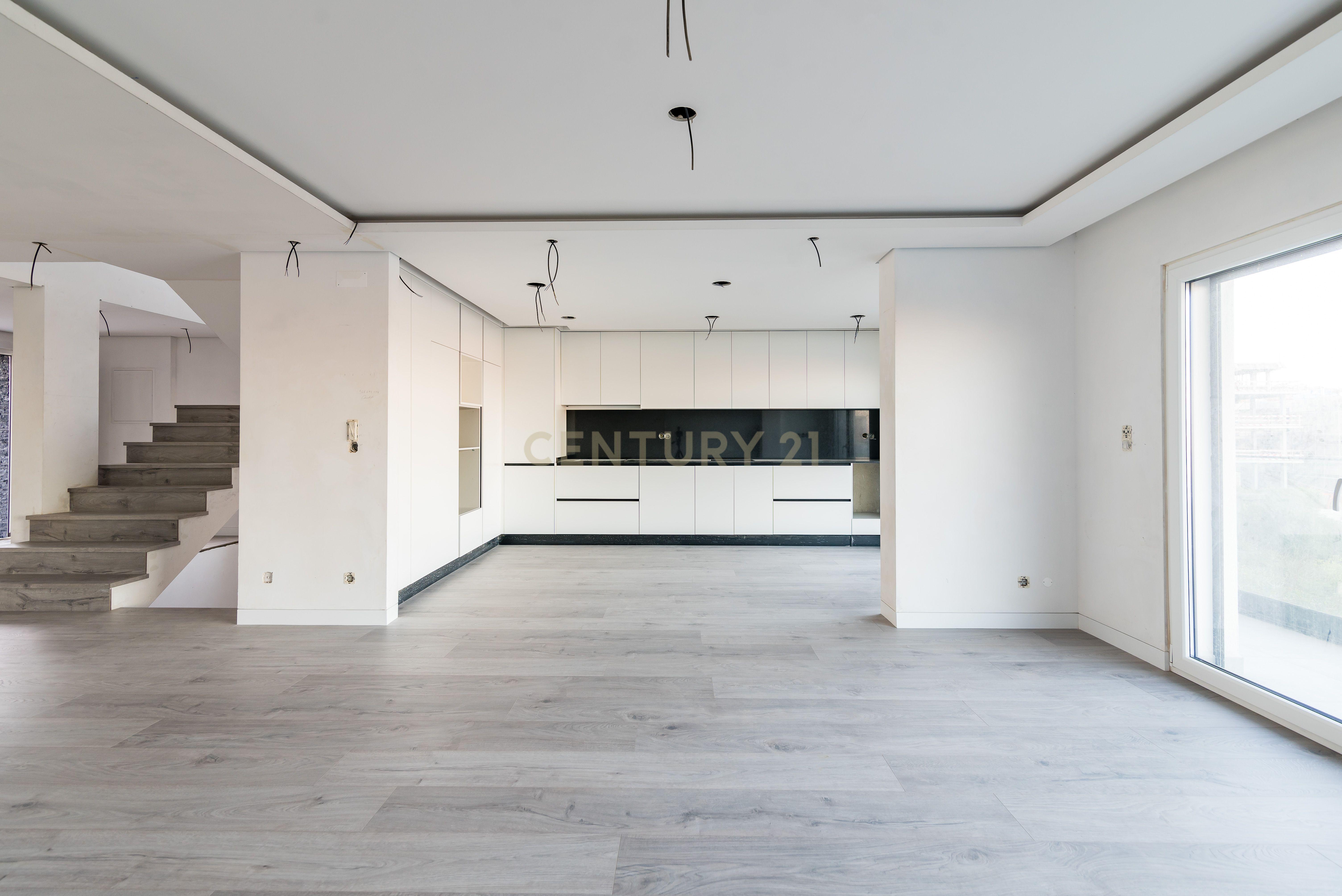 Luxuosa Moradia T4 com Piscina e Vista Panorâmica em Odivelas - Image 67