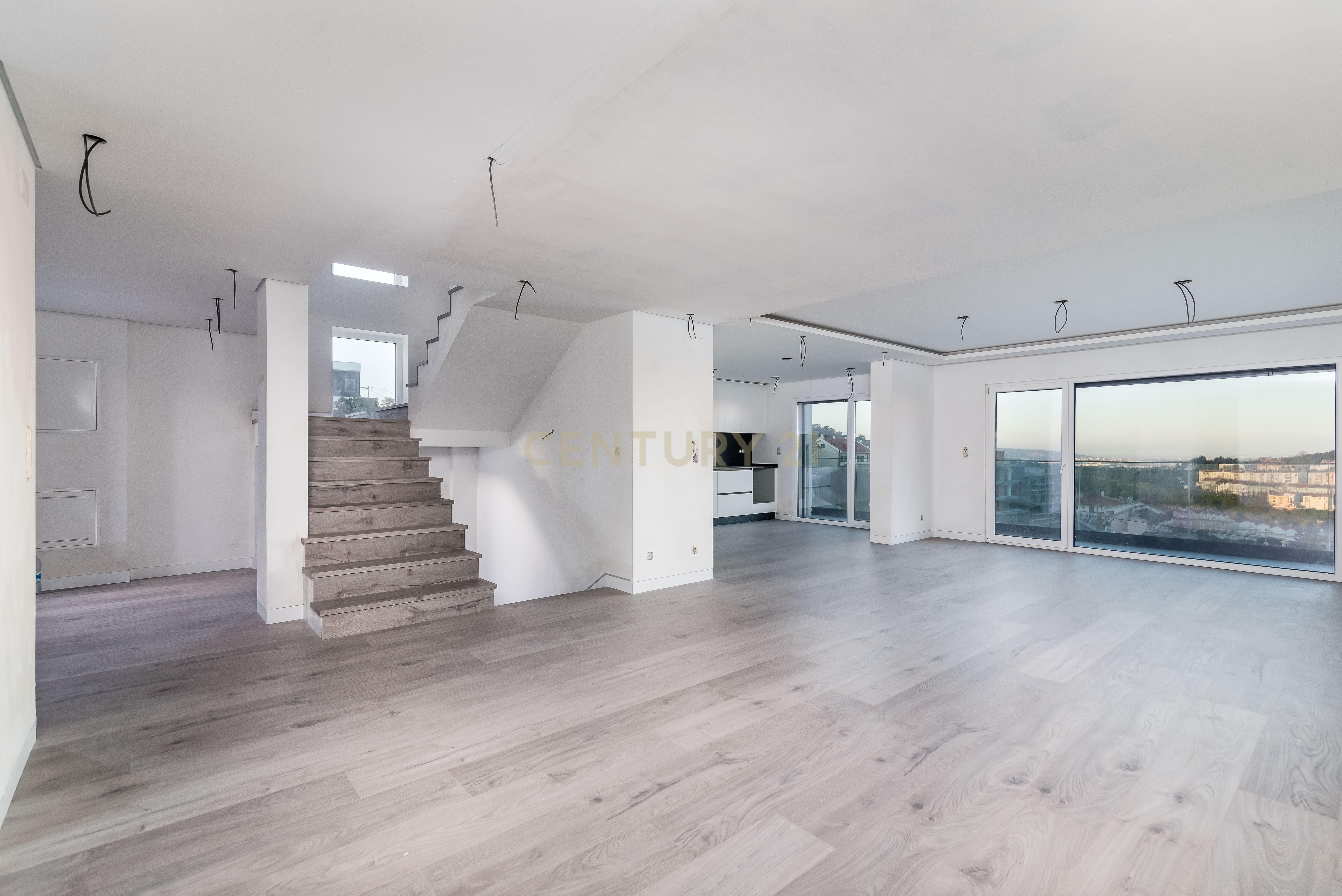 Luxuosa Moradia T4 com Piscina e Vista Panorâmica em Odivelas - Image 80