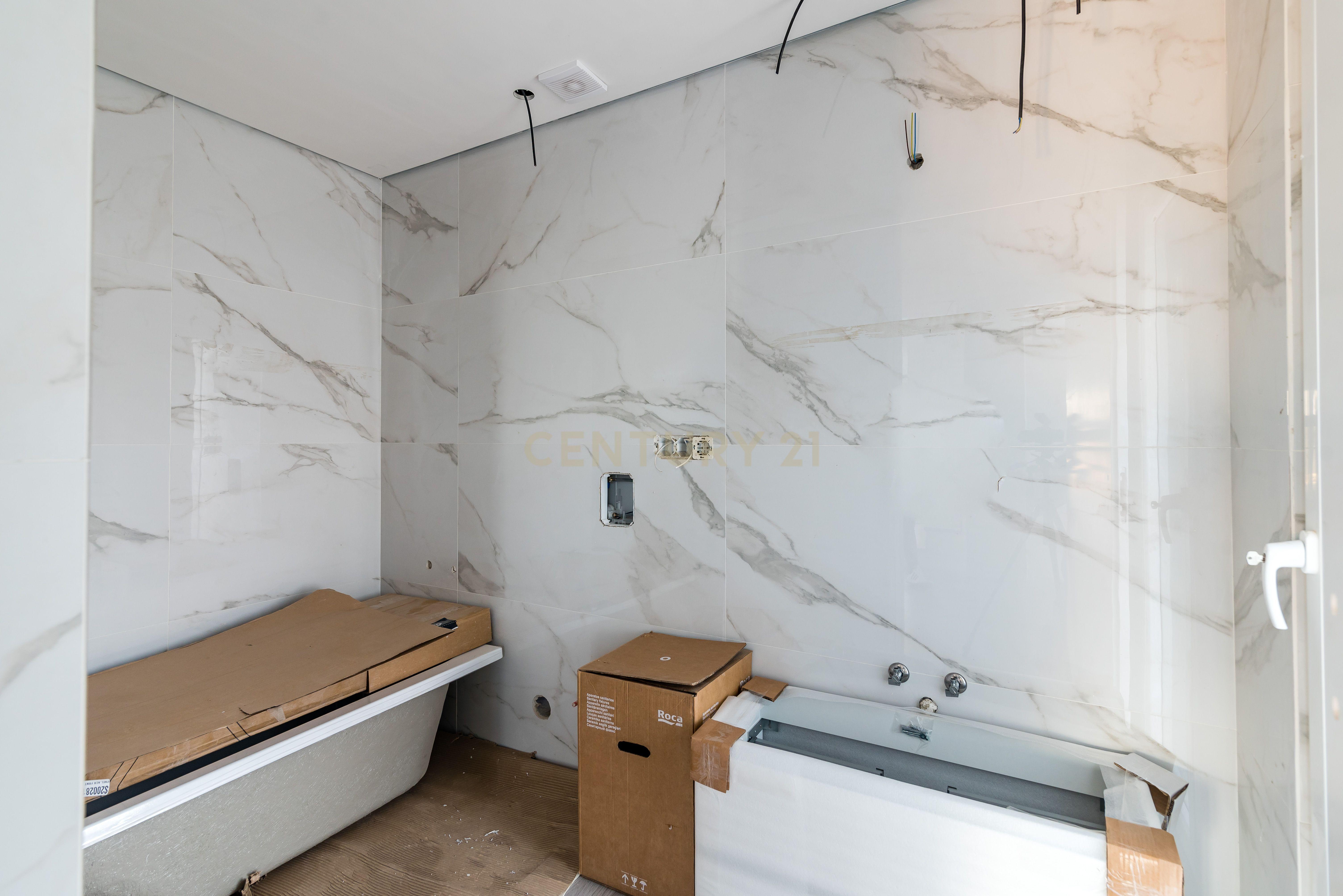Luxuosa Moradia T4 com Piscina e Vista Panorâmica em Odivelas - Image 79