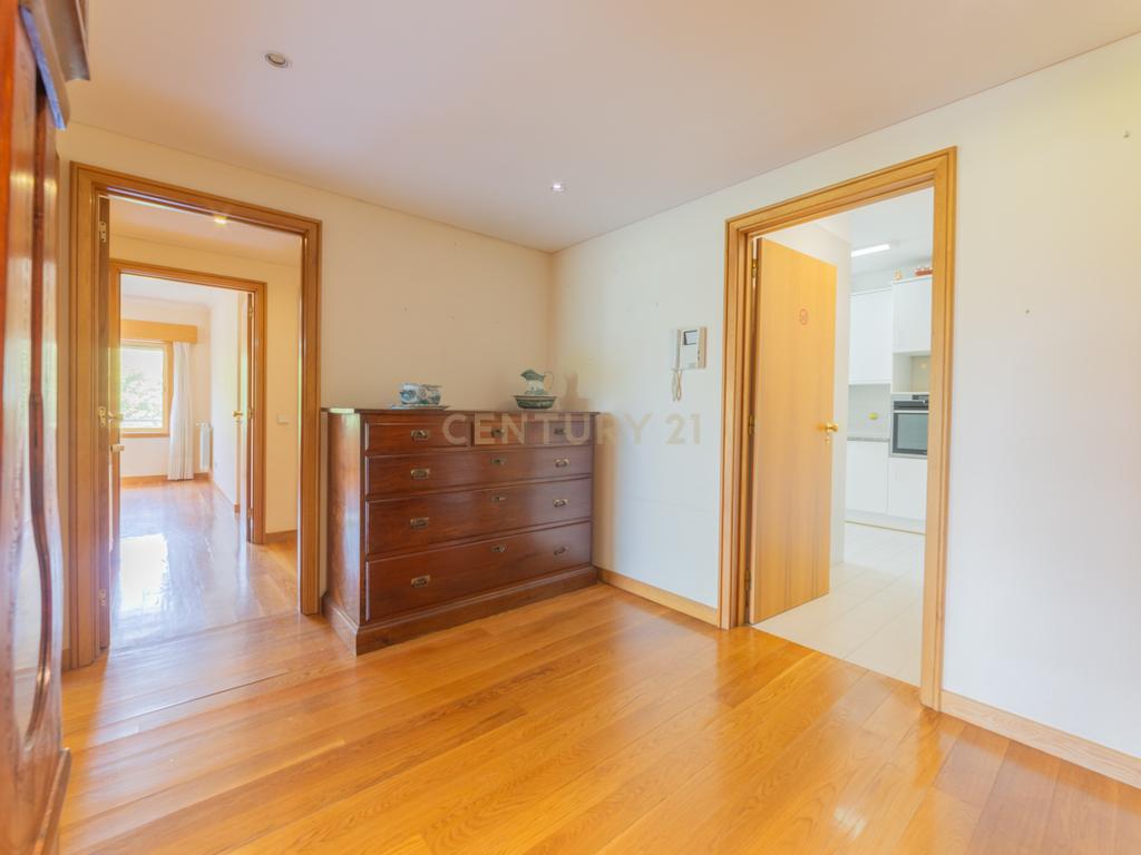 Apartamento T3 de Excelência na Foz do Douro – Porto - Image 11