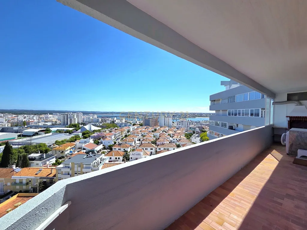T1 Remodelado com Vista Panorâmica sobre o Rio, Cidade e Serra | Portimão - Image 1