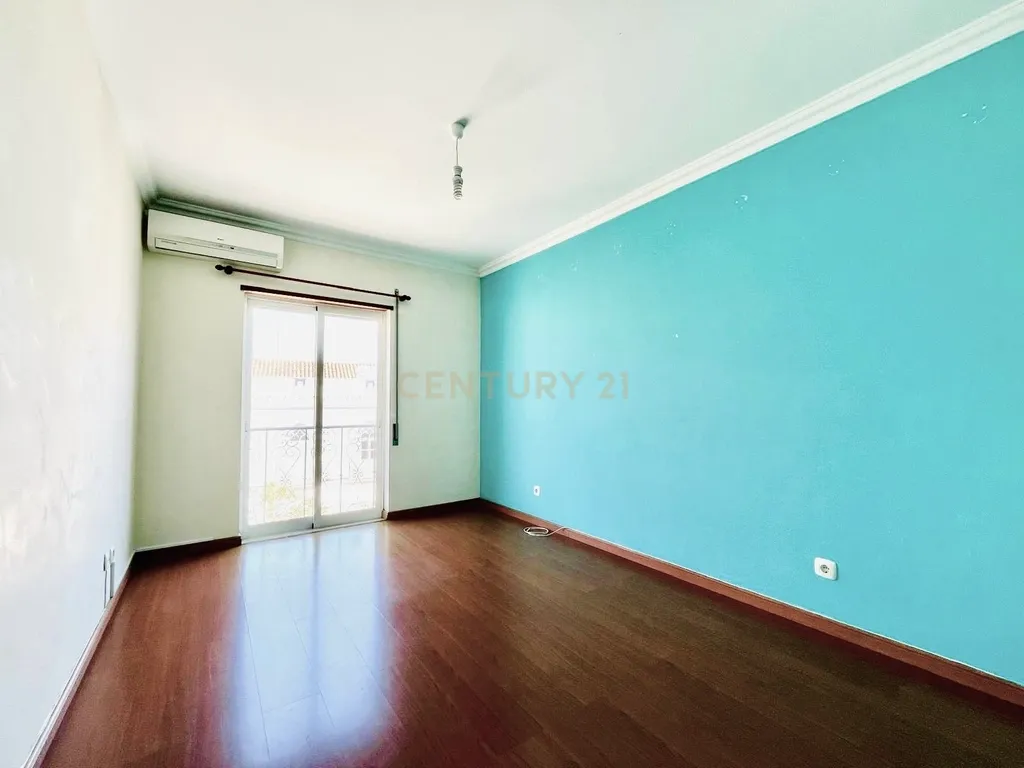 Apartamento T3 na Baixa de Olhão – Localização privilegiada junto à Praça da Floripes e Mercados Municipais - Image 14