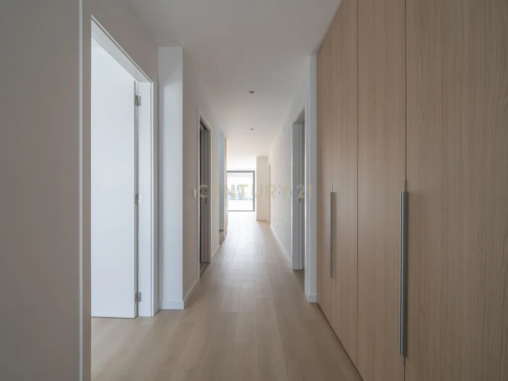 Excelente Penthouse T2 NOVA a 300 metros da praia - Image 10
