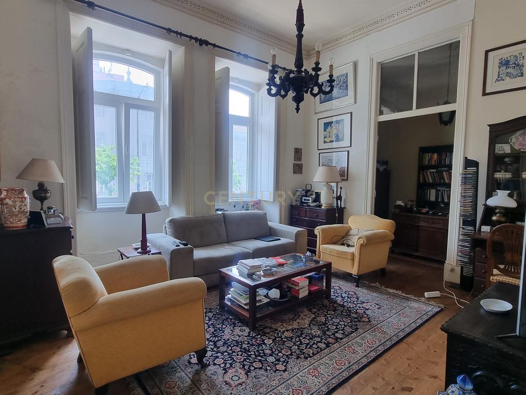 Apartamento Pombalino de Charme com 8 Assoalhadas – Av. Almirante Reis, Lisboa - Image 25