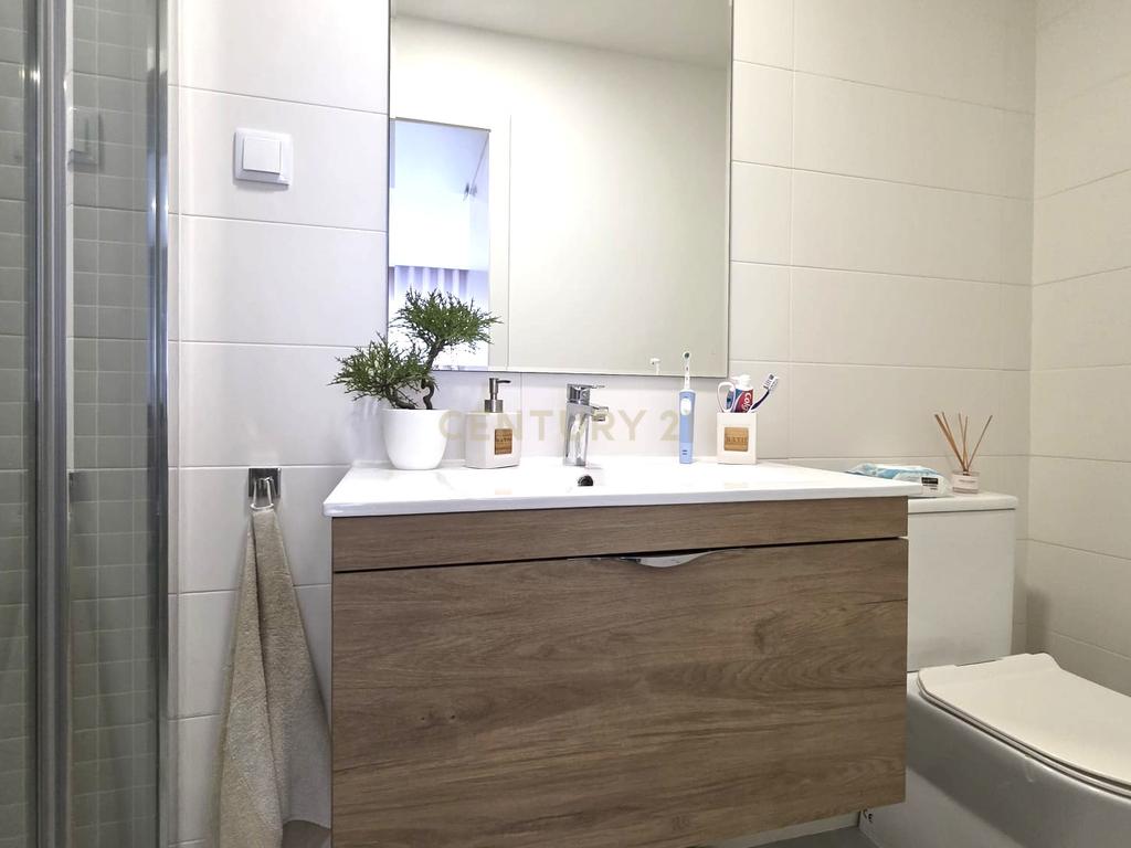 Apartamento T4 agora T3 em Almada transportes á porta  #  Negociável  # - Image 2