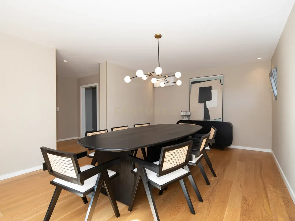Moradia T5 de Luxo com Piscina, Ginásio, Sauna e Garrafeira em Birre, Cascais - Image 17