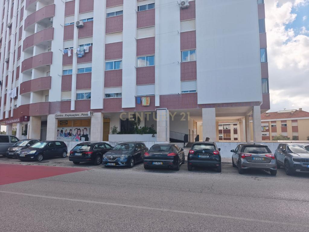 Box Fechada com 18 m² – Quinta da Piedade, Póvoa de Santa Iria - Image 1