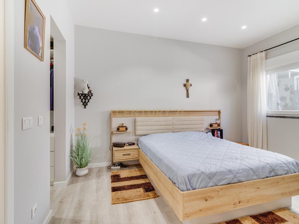 Moradia T3 Térrea Isolada com Zona Gourmet, Garagem e Carregamento Elétrico – Alcabideche - Image 17