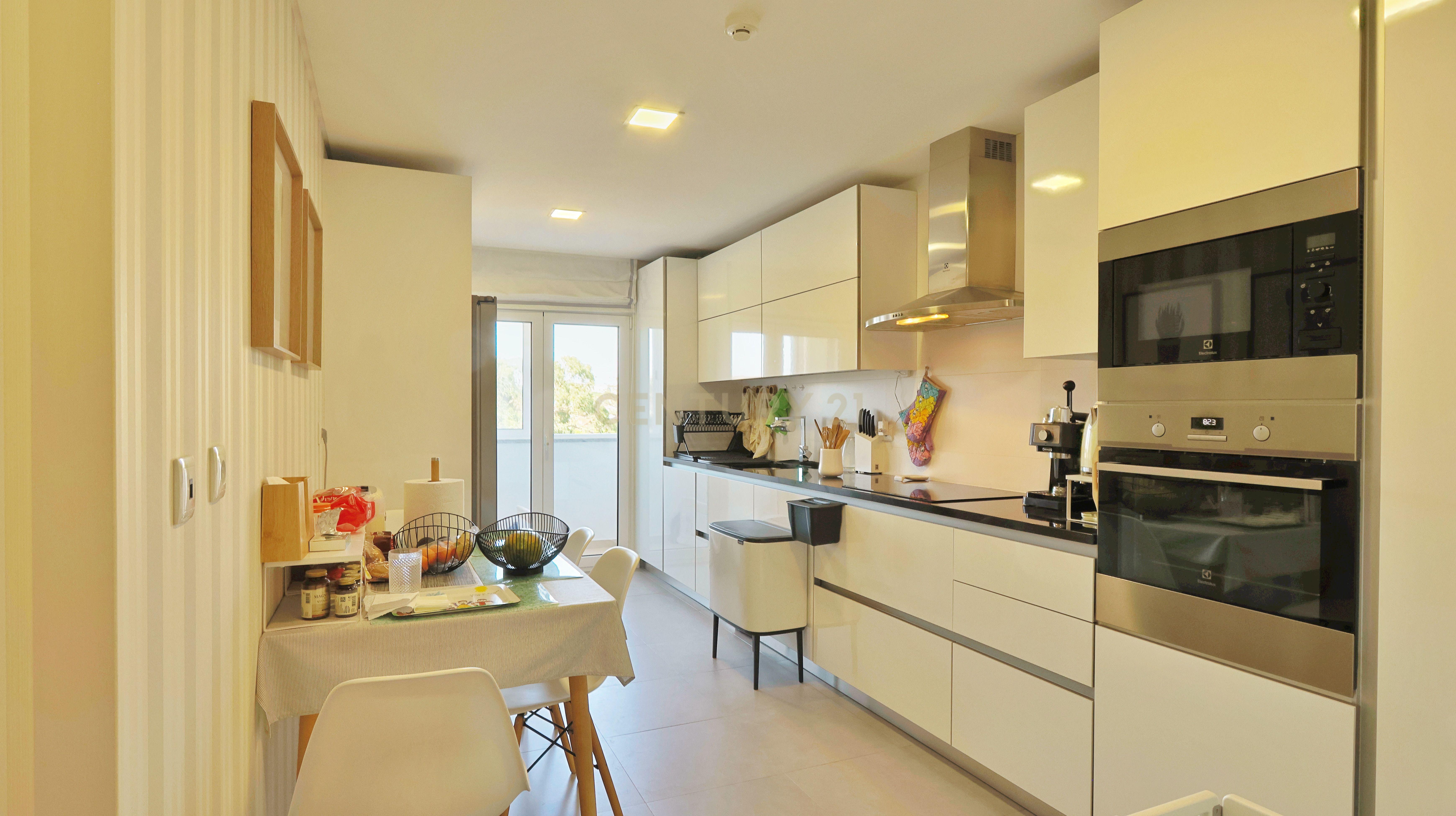 Fotografia 6 de Apartamento T3 com suite e lugar de parqueamento e Box fechada- Quinta das Marianas