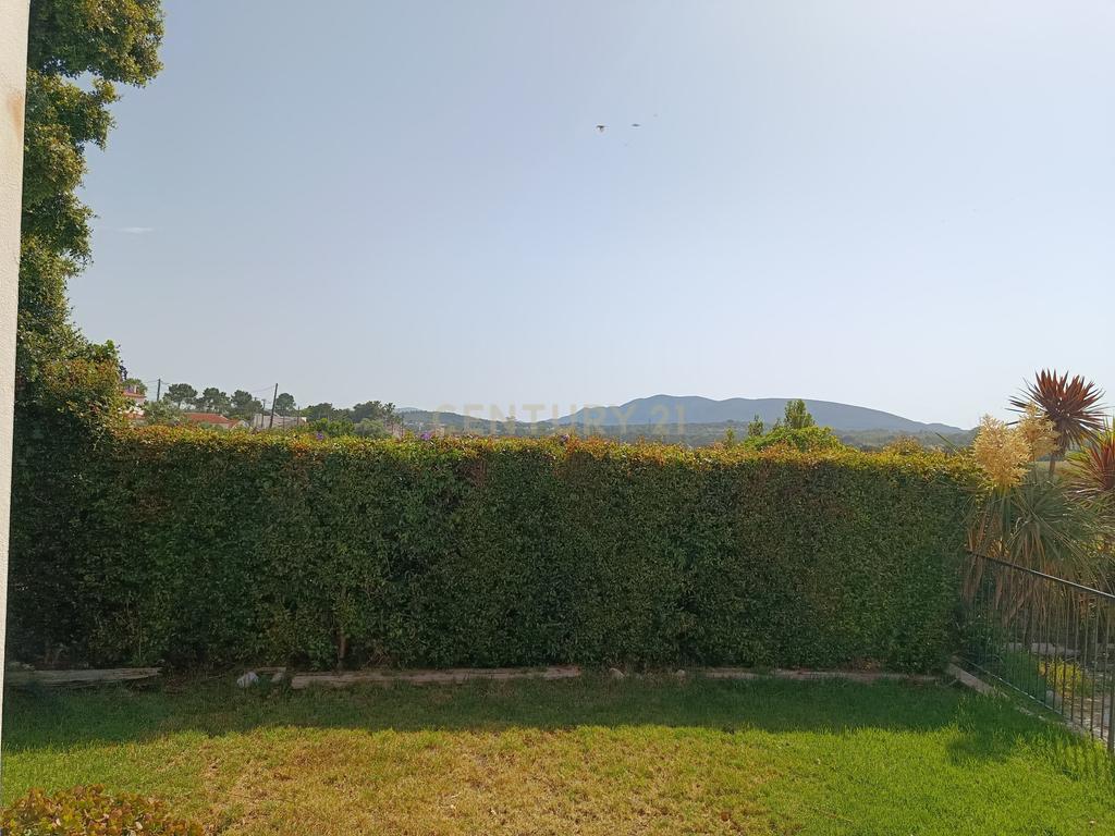 Casa Isolada em Sampaio-Sesimbra, Setúbal com Piscina e Vista Panorâmica - Image 15