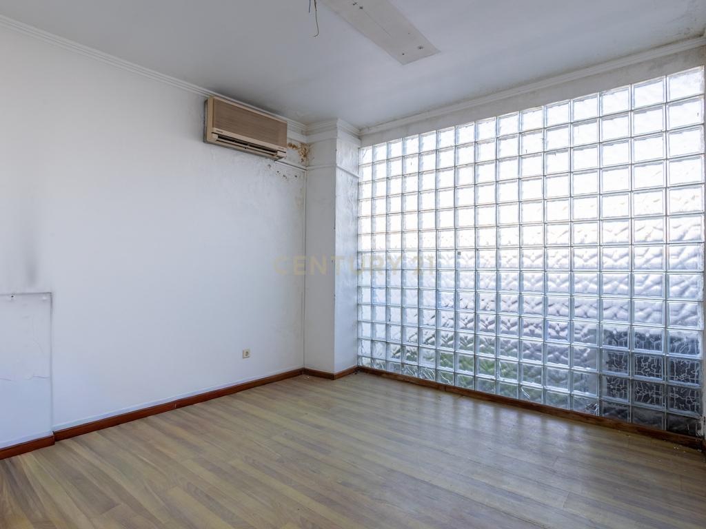 Prédio no centro do Montijo - Image 13
