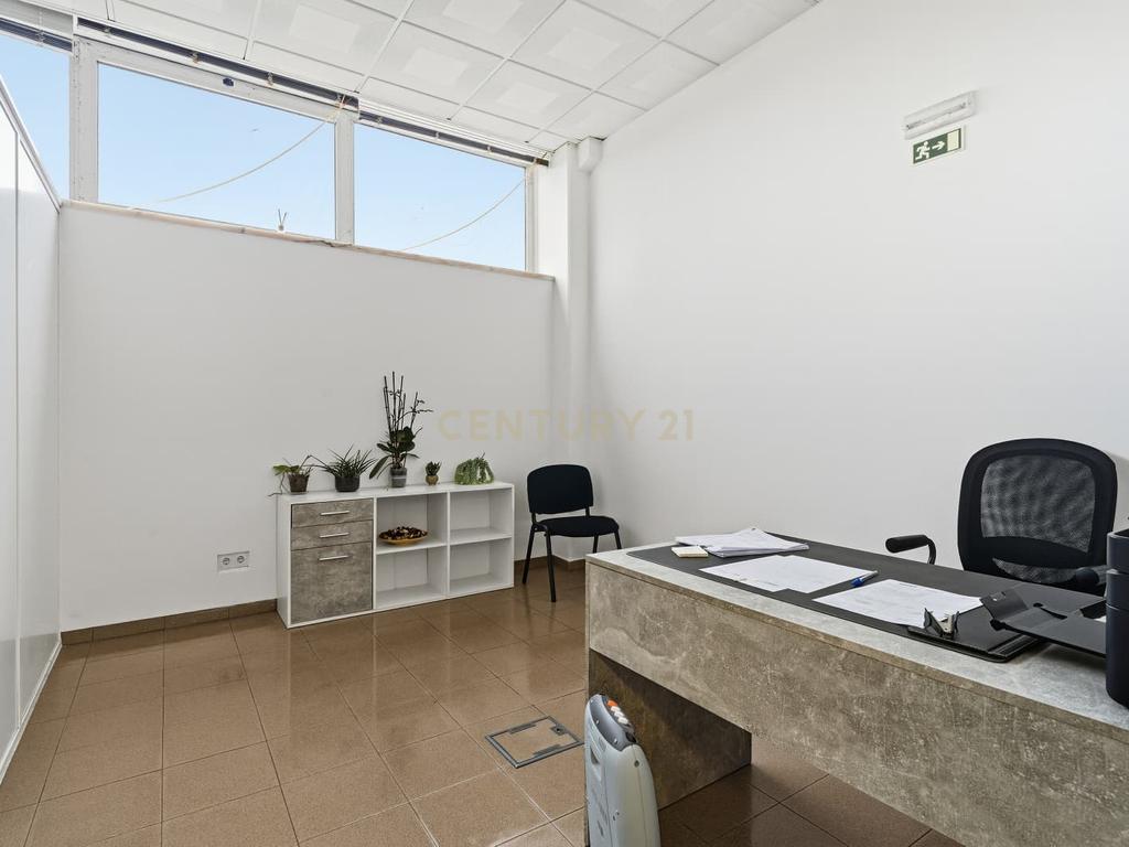 Armazém Industrial junto à Campo Oeste em A-dos-Cunhados - Image 24