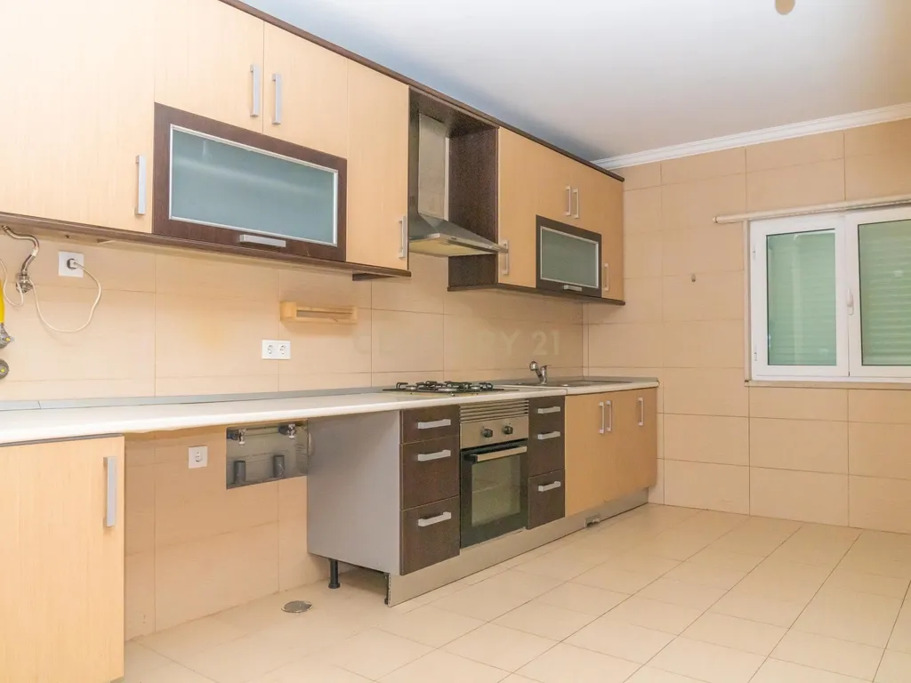 Apartamento T2, com Parqueamento, em Brejos de Azeitão - Image 2
