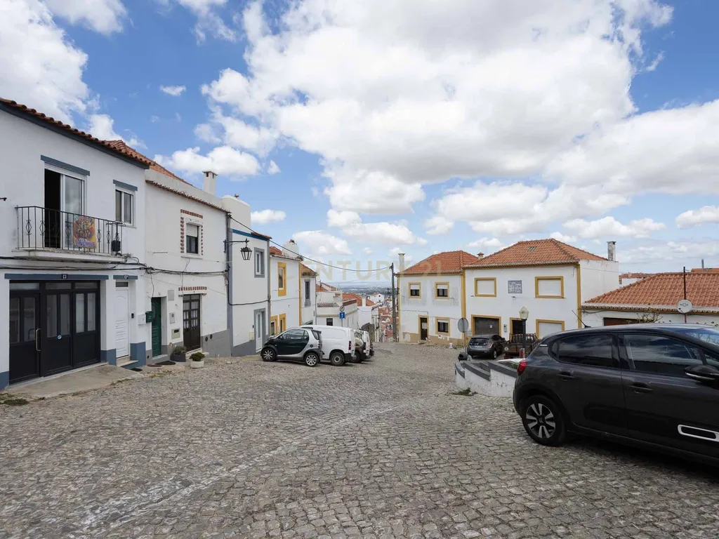 Moradia em ruinas no centro histórico de Palmela - Image 9