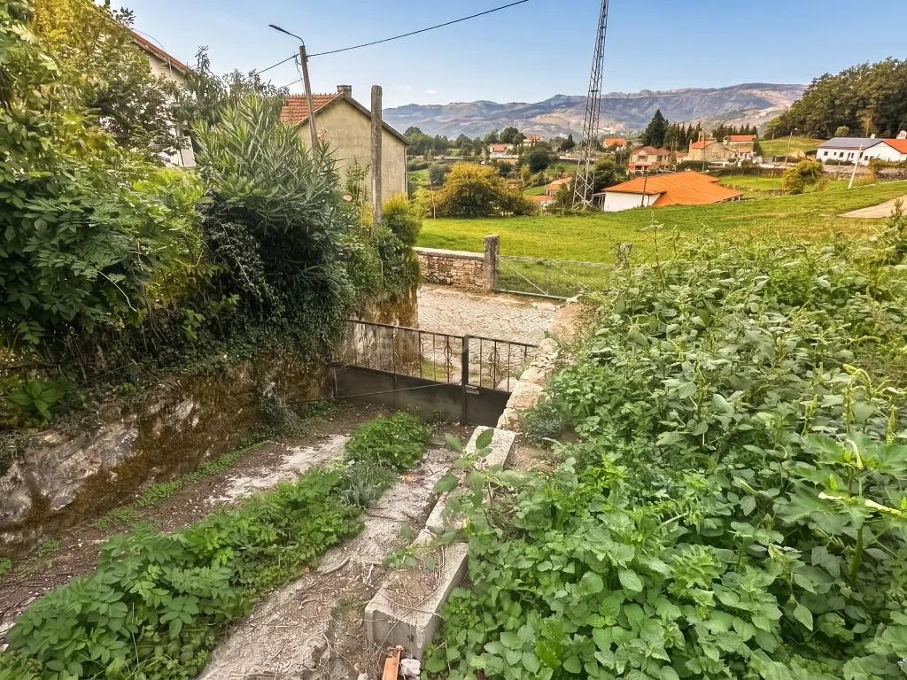 Magnífica Casa com Terreno e Projeto Aprovado no Coração do Gerês - Image 9