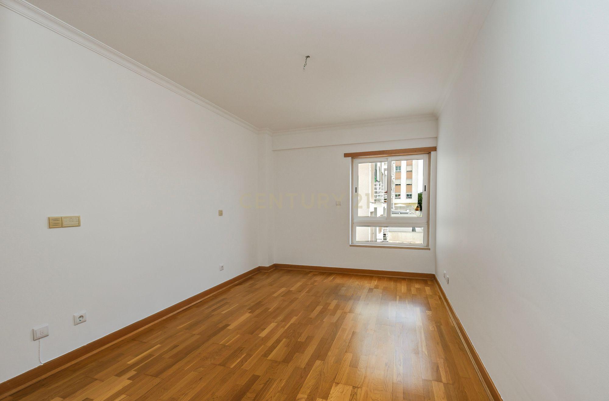 Apartamento T3 à venda em Mina de Água, Amadora — foto 21
