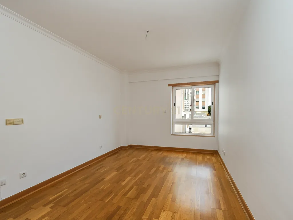 Apartamento T3 na Serra das Brancas, com box de 67m2 e arrecadação. - Image 21