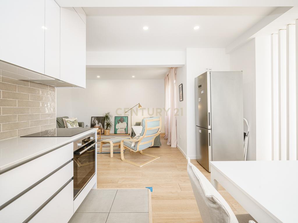 APARTAMENTO T3, TOTALMENTE REMODELADO, PARA VENDA NO CENTRO DE SETÚBAL - Image 4