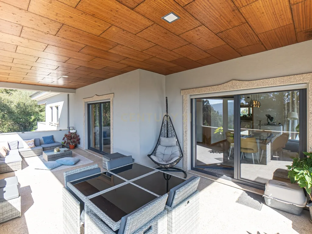 Fantástica moradia T4 de Luxo com piscina em Valongo - Image 35