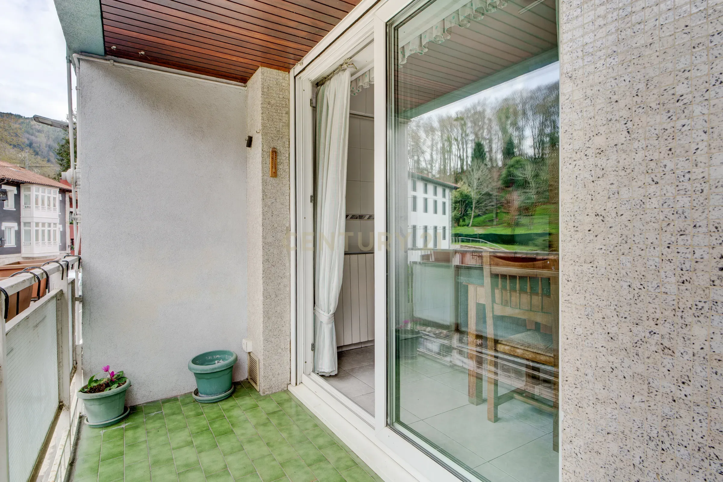  - Image 19