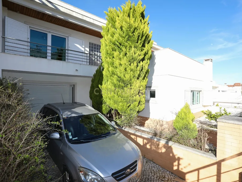 Moradia em Caneças, com piscina, sótao e um anexo com churrasqueira e quarto independente - Image 41