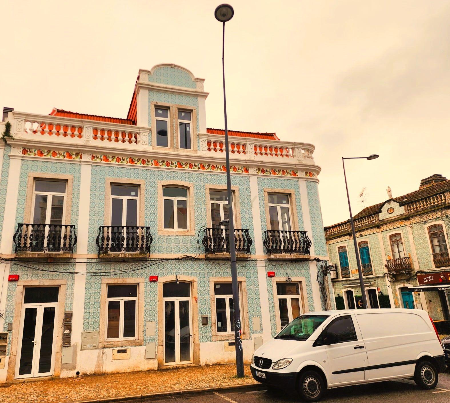 Escritório para arrendar na prestigiada Avenida Luísa Todi, em Setúbal. - Image 14