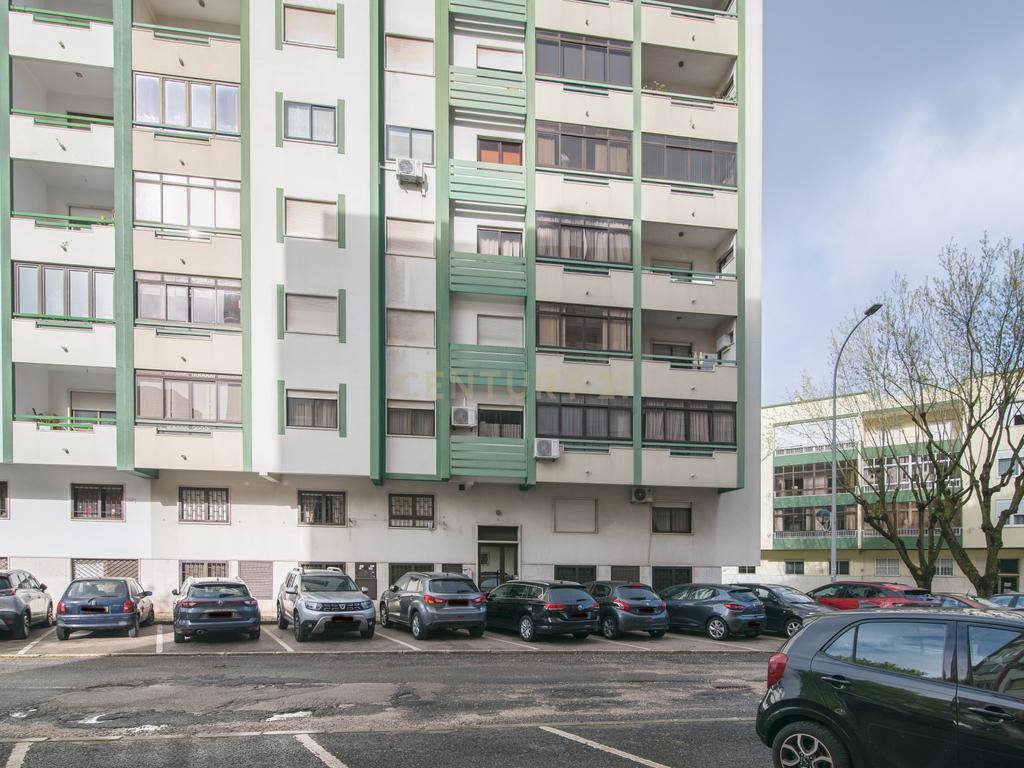Oportunidade Unica - Apartamento T3 c/ garagem | Damaia de Cima - Image 32