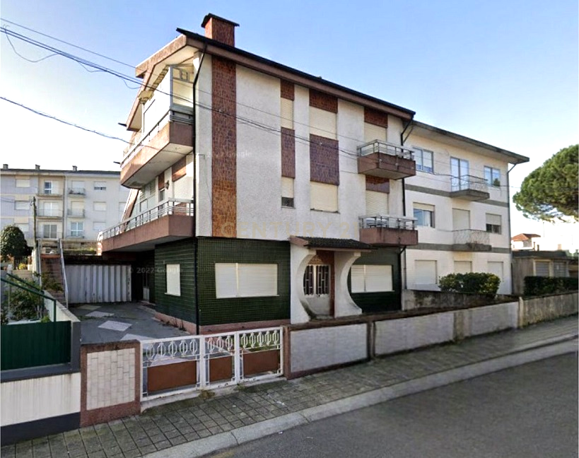 Prédio à rua D. Afonso Henriques (Giesta) - Image 1