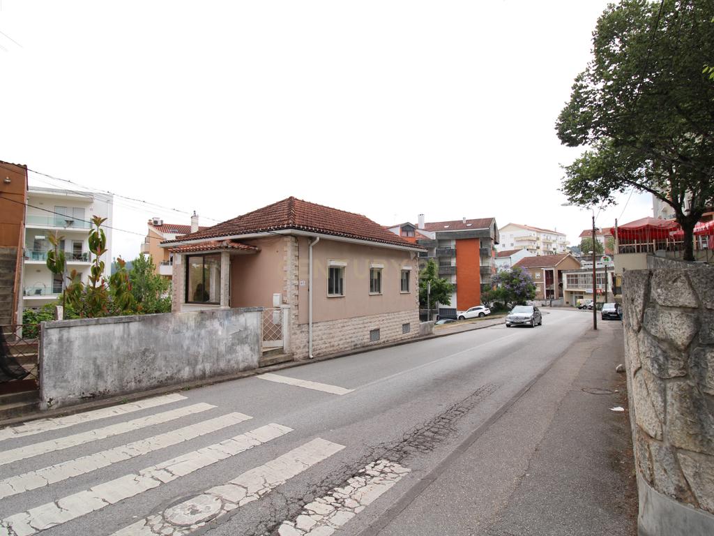 Moradia T3+T2 nos Olivais, Coimbra - Image 1
