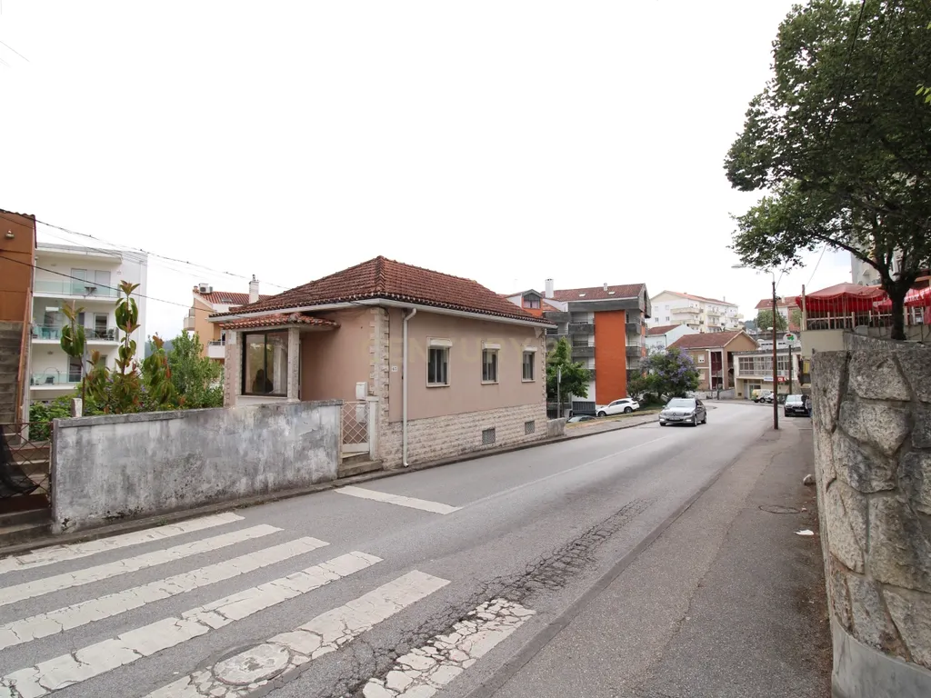 Moradia T3+T2 nos Olivais, Coimbra - Image 1