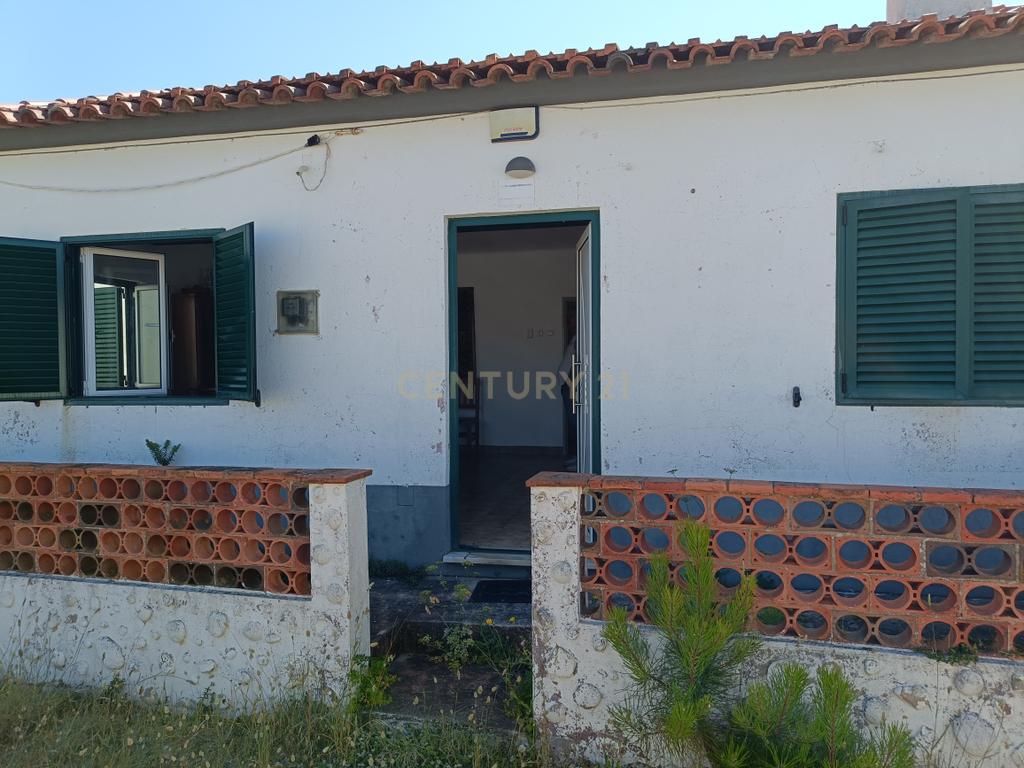 Reservado - Casa de Praia com vista lateral para o mar, com 2 garagens box, logradouro de boas dimensões, 3 quartos, a uma curta distância da praia paradisíaca de Vale Furado - Image 6