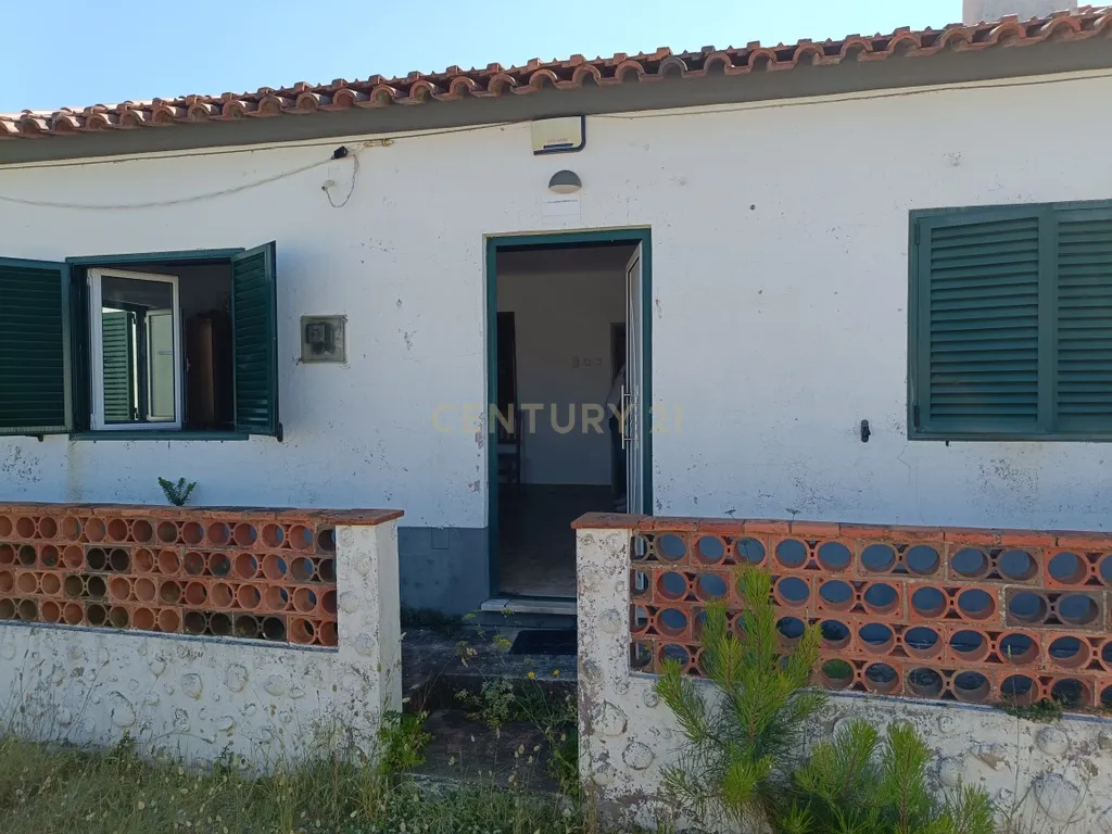 Reservado - Casa de Praia com vista lateral para o mar, com 2 garagens box, logradouro de boas dimensões, 3 quartos, a uma curta distância da praia paradisíaca de Vale Furado - Image 6