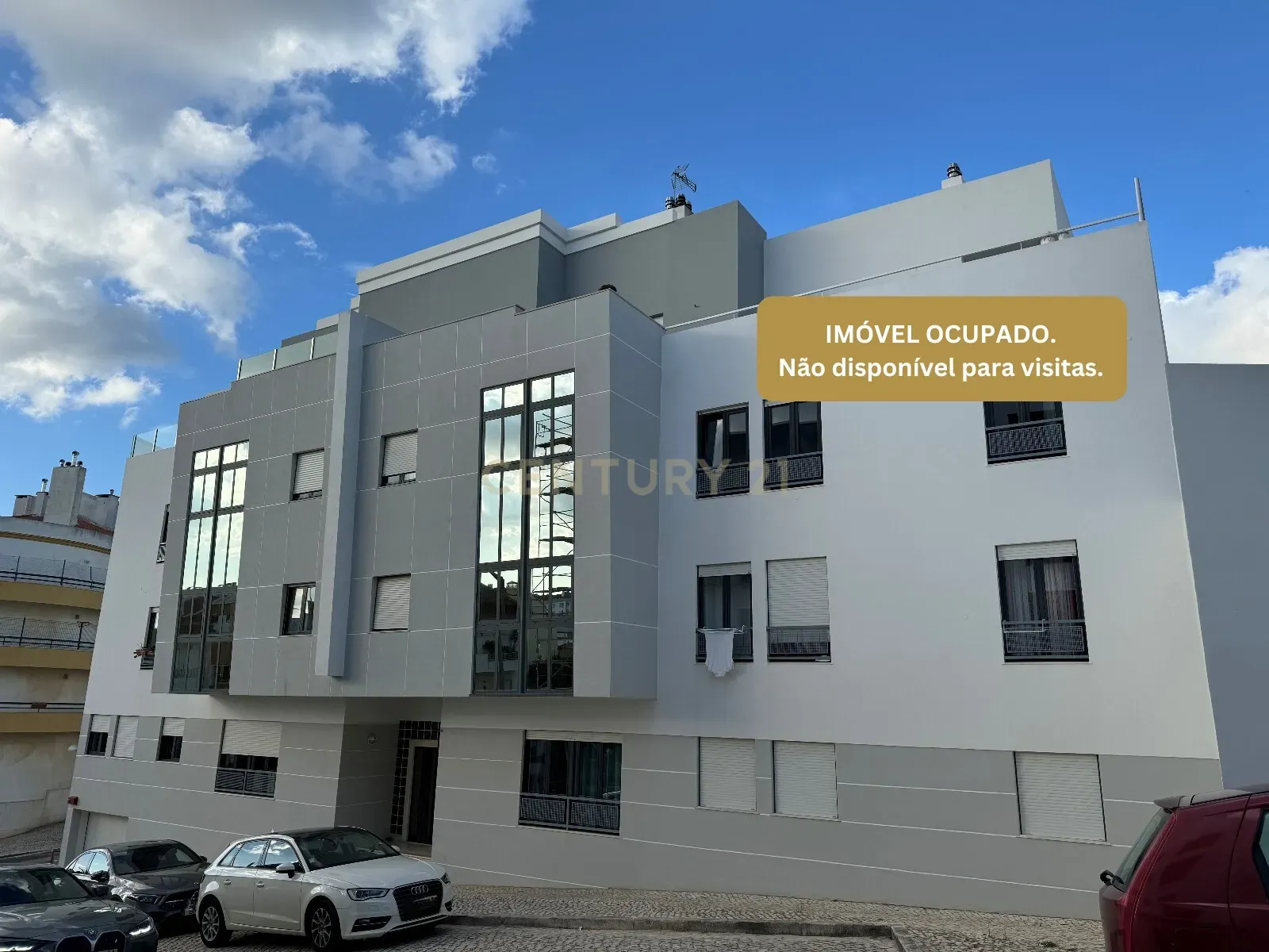 Apartamento T3 Remodelado c/ Garagem Arrecadação | Centro de Mafra - Image 1
