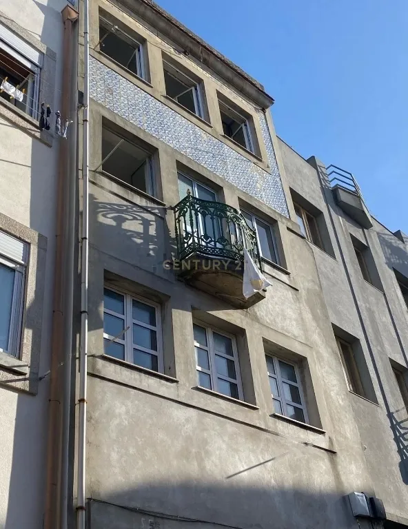 Viva o Charme do Porto: Apartamento T1 Duplex Totalmente Renovado em Miragaia - Image 11