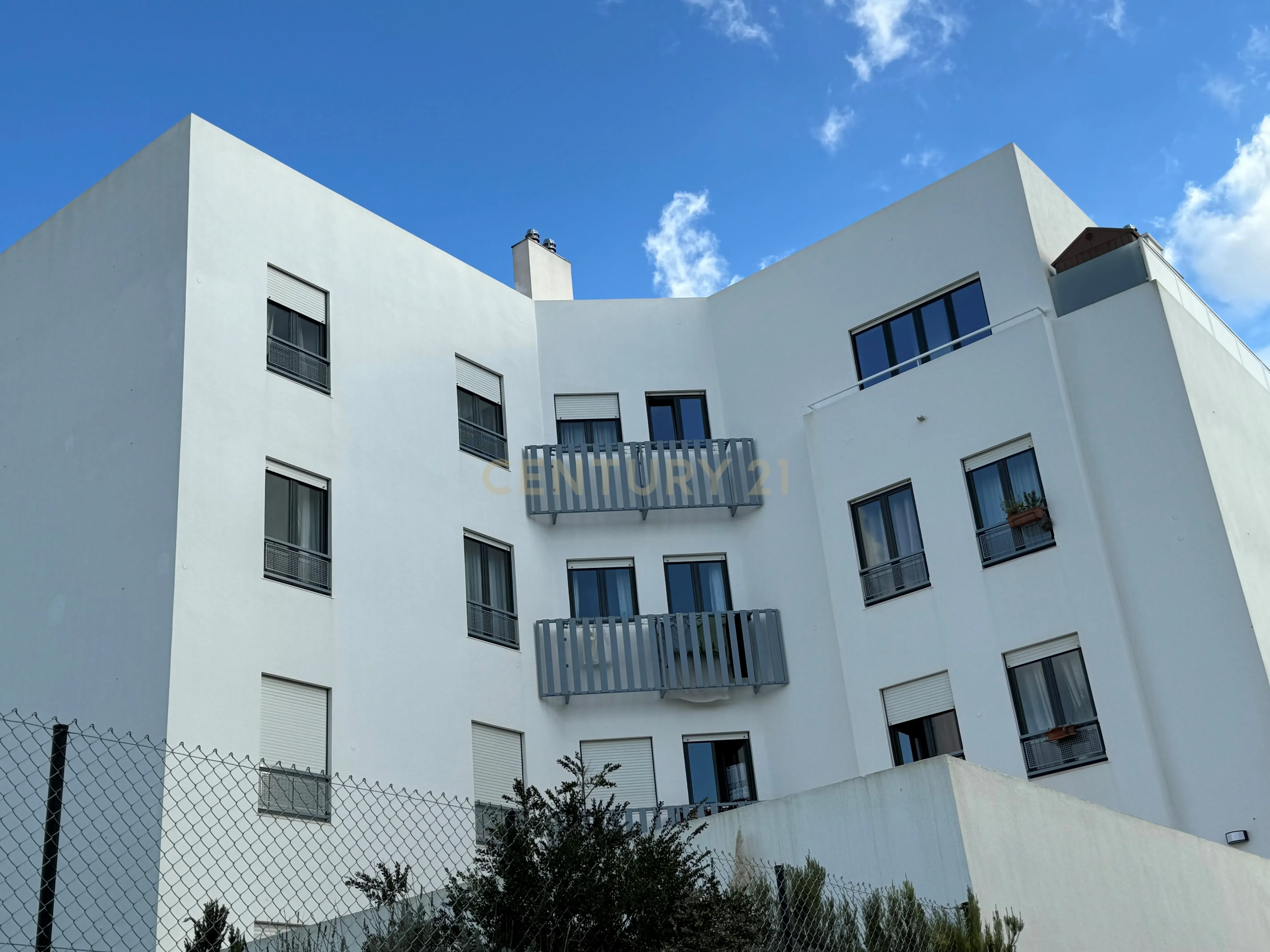 Apartamento T3 Remodelado c/ Garagem Arrecadação | Centro de Mafra - Image 30