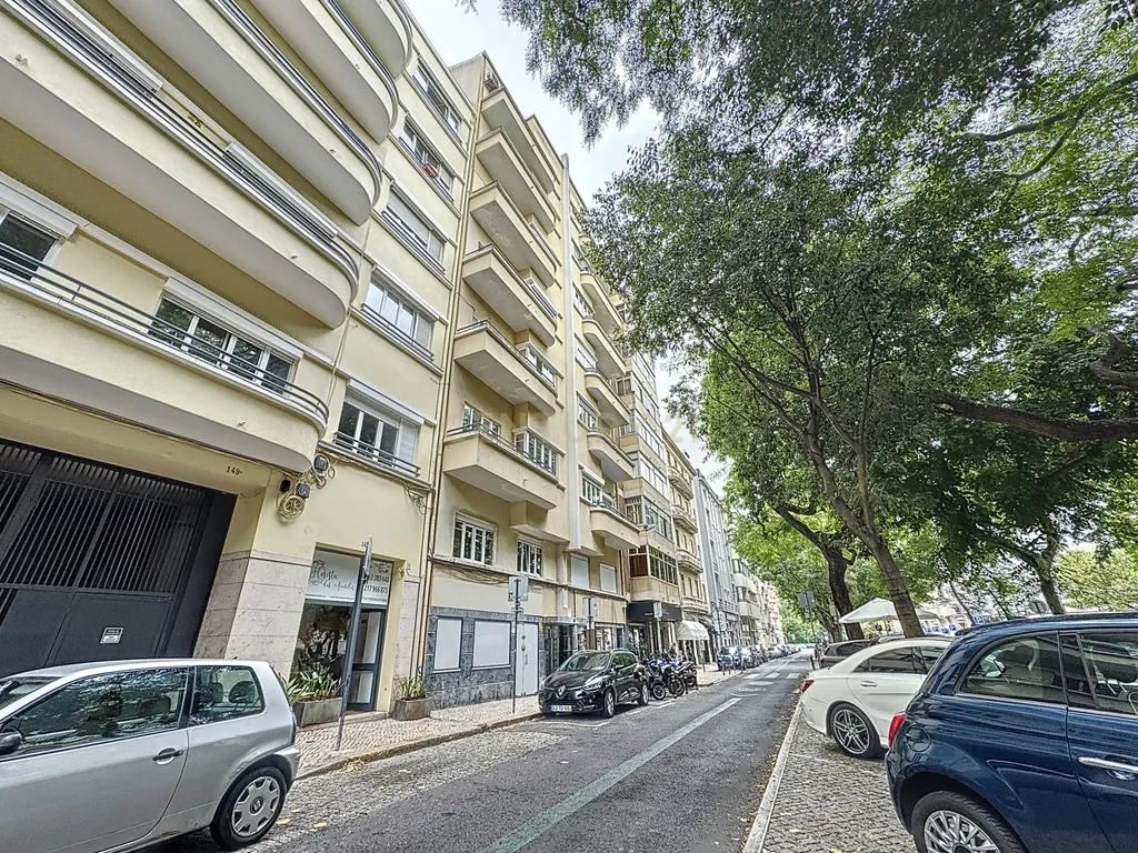 Apartamento T3 de Luxo na Av. Elias Garcia — Totalmente Mobilado e Pronto a Habitar - Image 30
