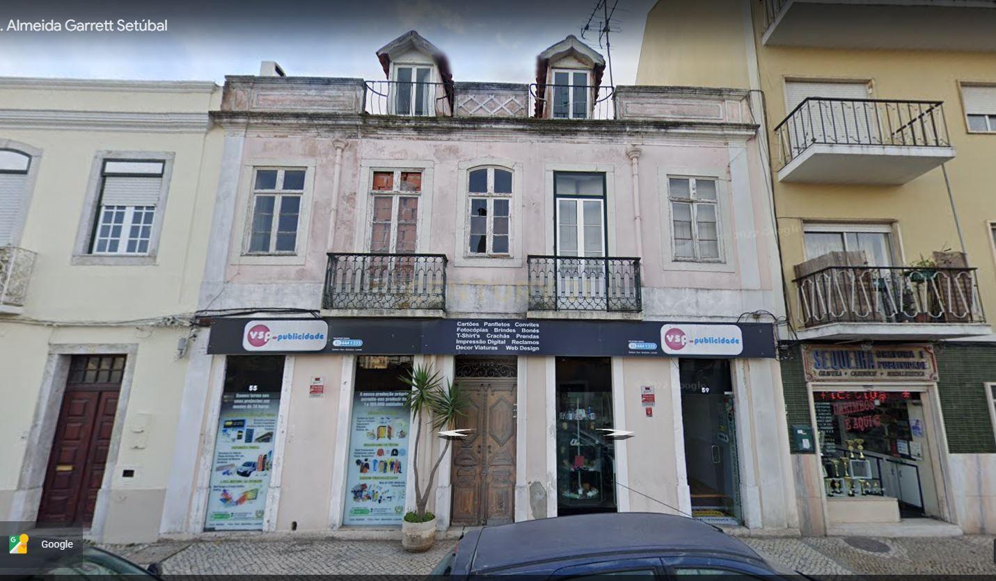 Prédio com 370m2 no Bairro Salgado para remodelação total - Image 3