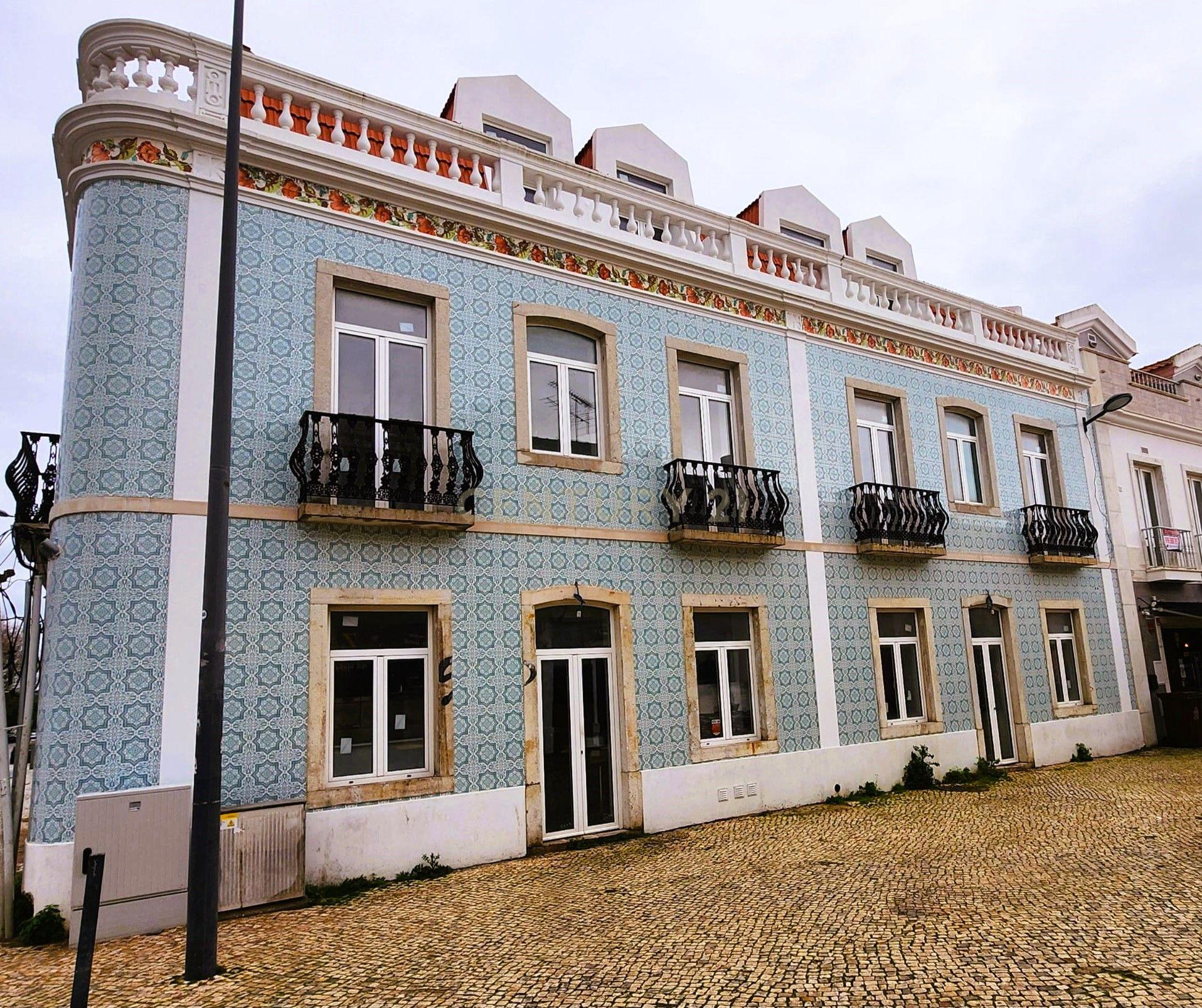 Escritório para arrendar na prestigiada Avenida Luísa Todi, em Setúbal. - Image 15