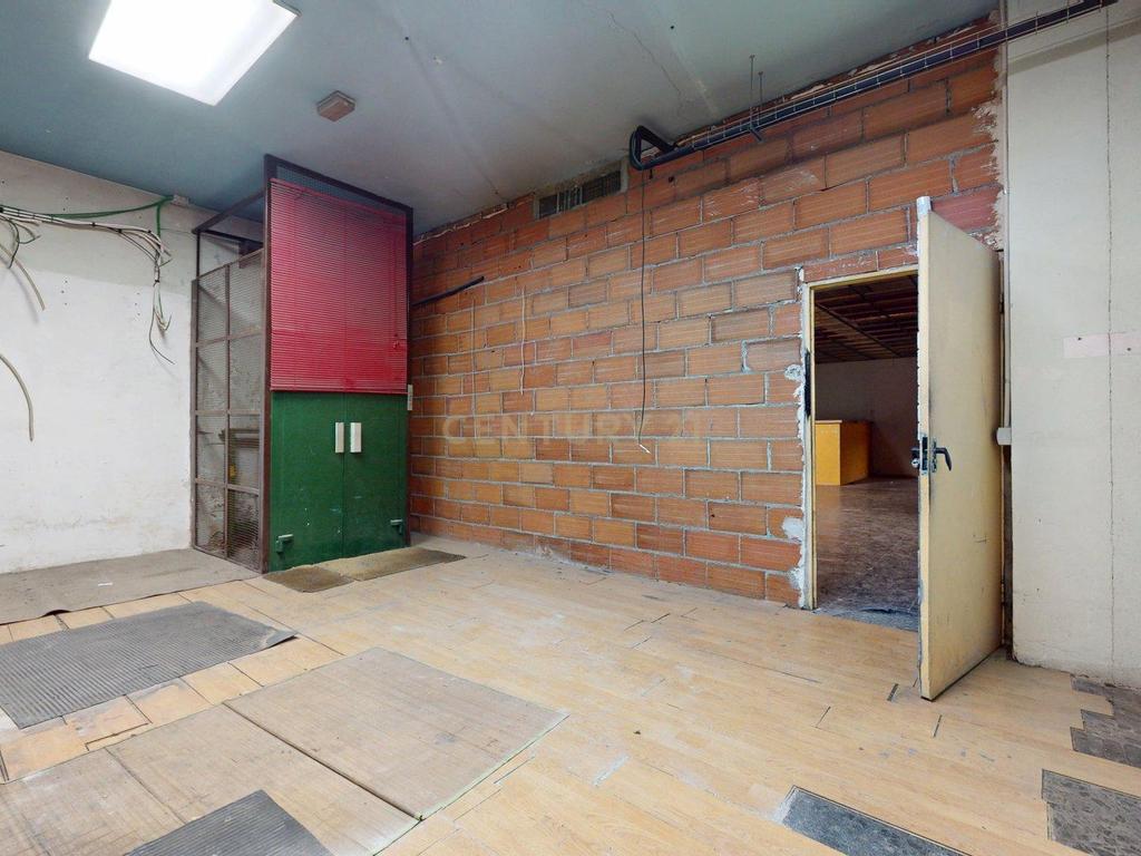 Espaçoso imóvel comercial para renovar no centro de Madrid, a apenas 10 minutos da estação de Atocha. - Image 6