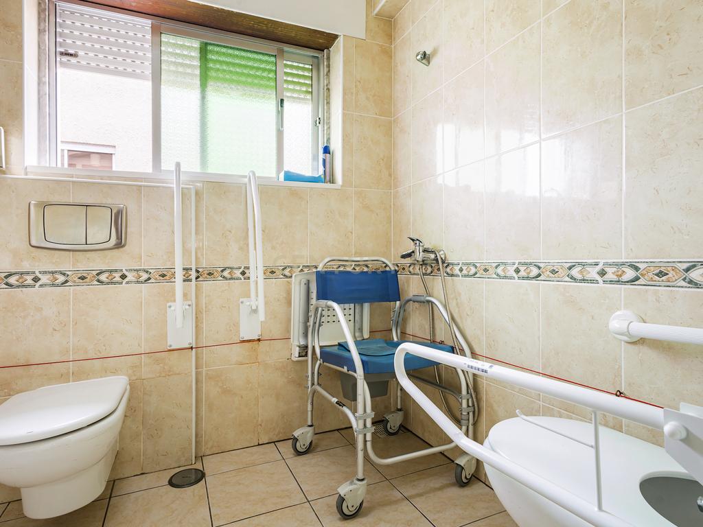 Moradia com Residência Sénior em Pleno Funcionamento à Venda - Image 18