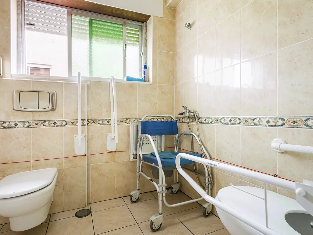 Moradia com Residência Sénior em Pleno Funcionamento à Venda - Image 18