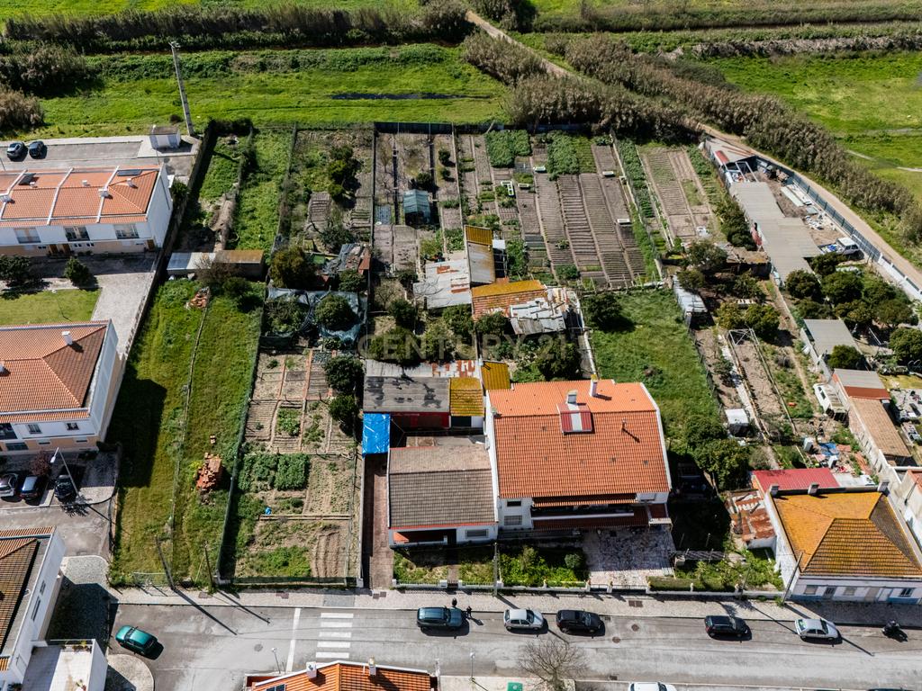 Moradia T3 em Alhos vedros / Moita com terreno de 1320m² - Image 4