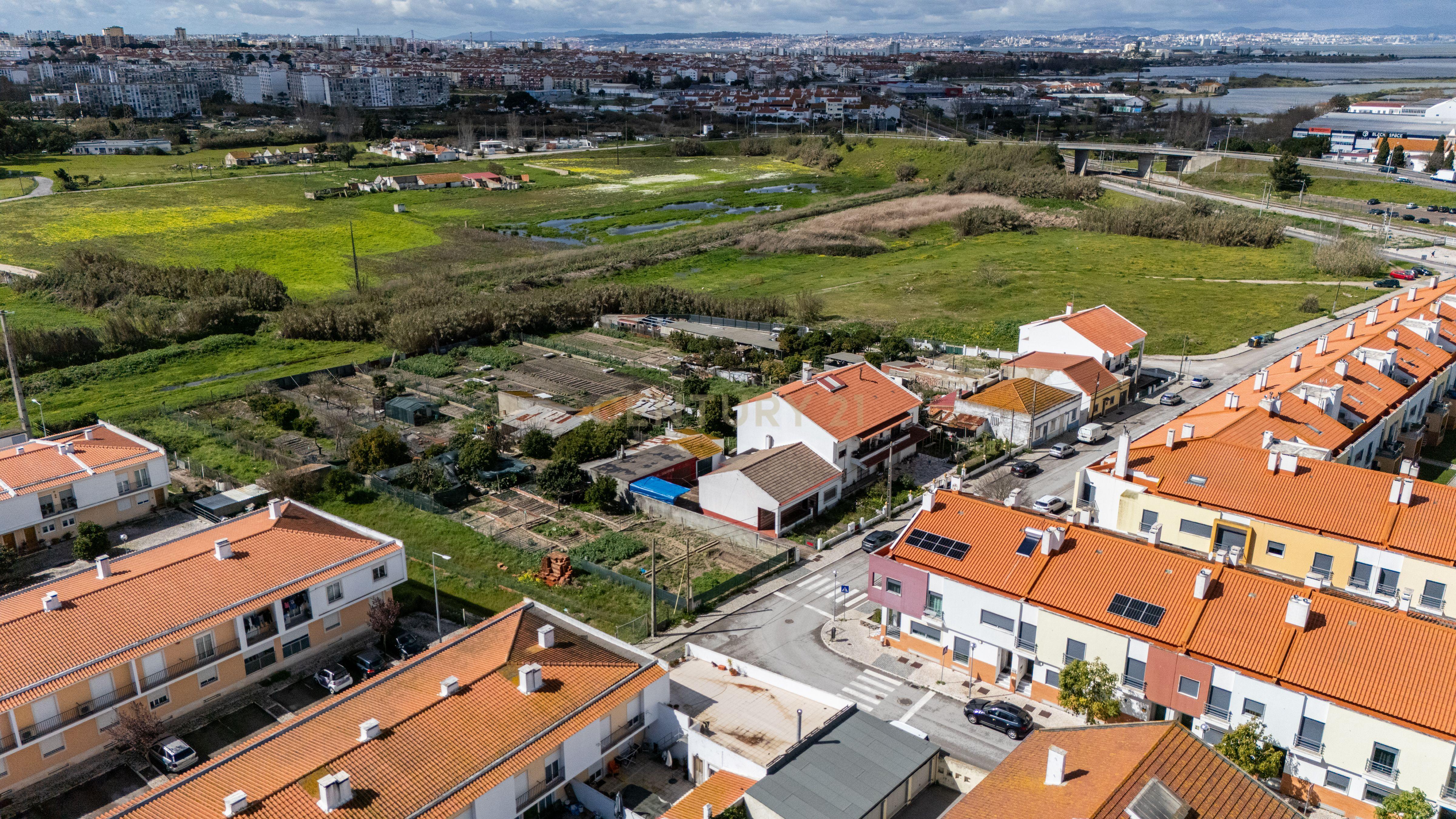 Moradia T3 em Alhos vedros / Moita com terreno de 1320m² - Image 33