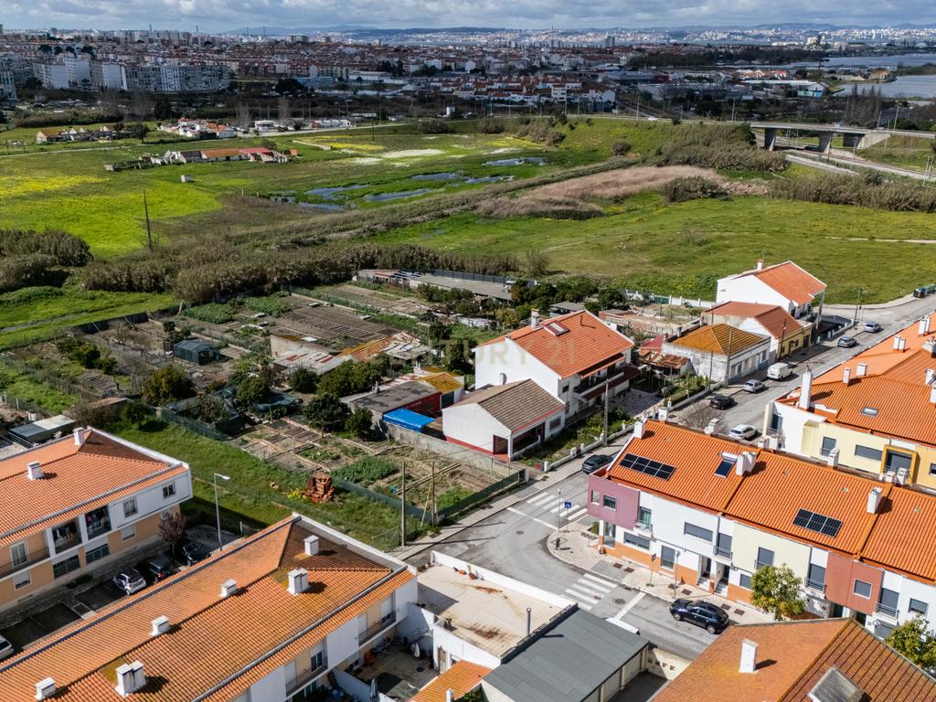 Moradia T3 em Alhos vedros / Moita com terreno de 1320m² - Image 33