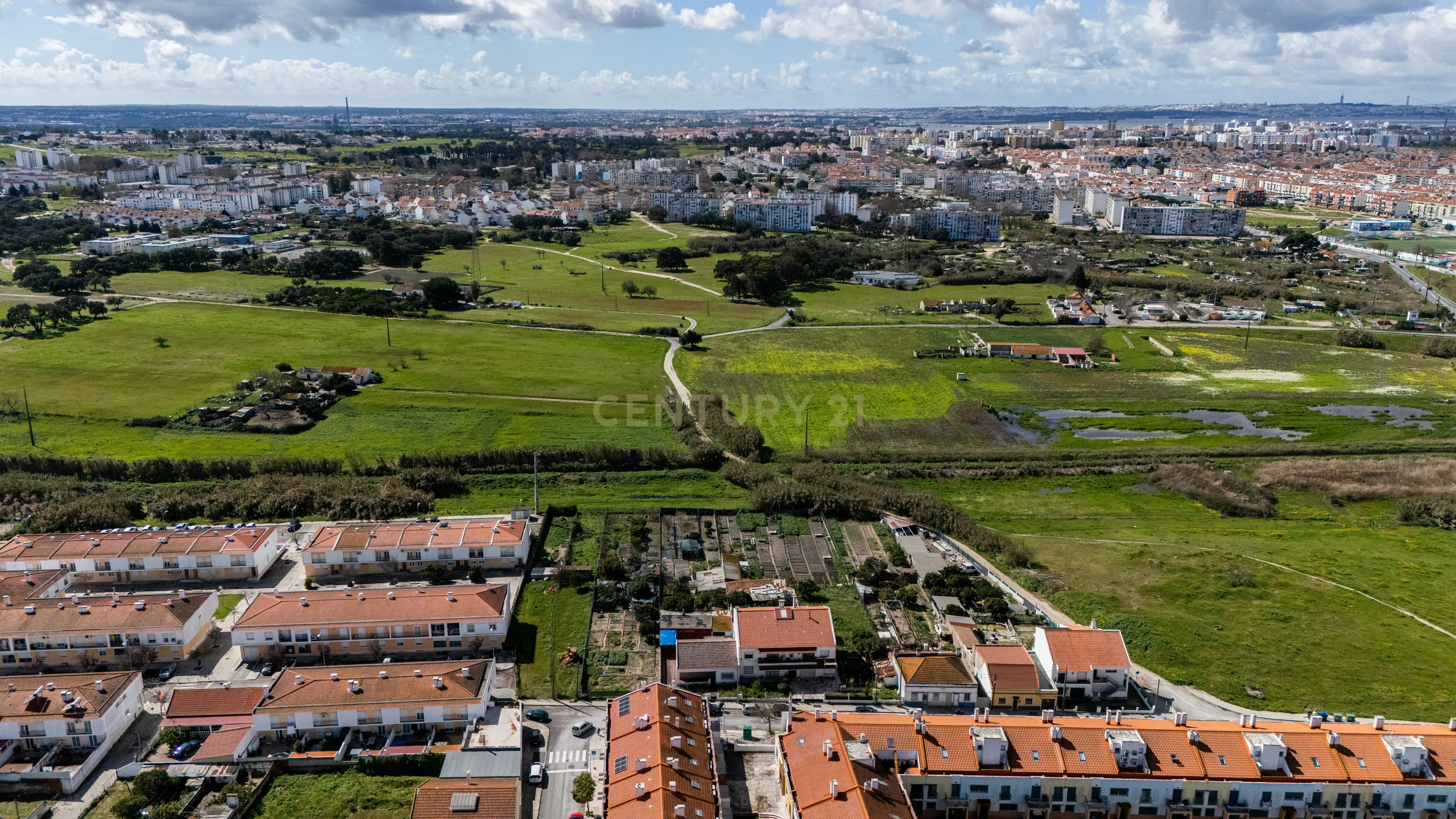 Moradia T3 em Alhos vedros / Moita com terreno de 1320m² - Image 5