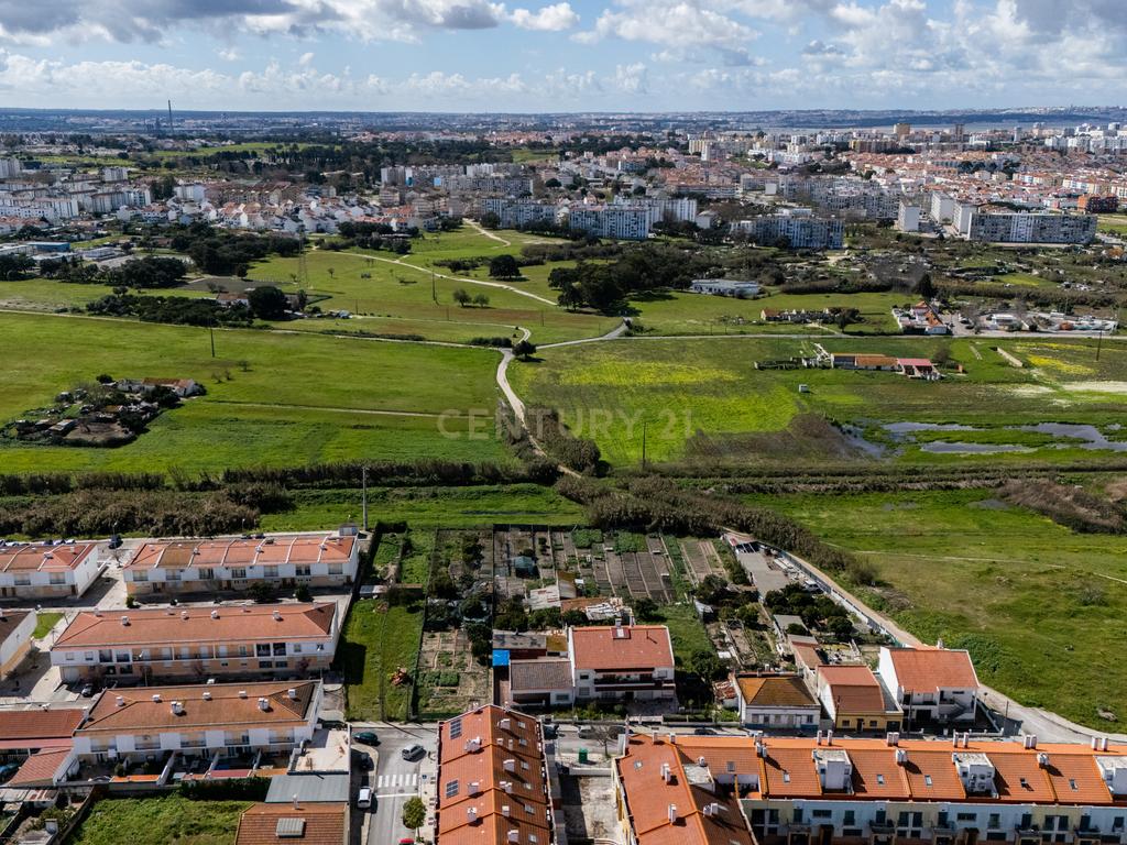 Moradia T3 em Alhos vedros / Moita com terreno de 1320m² - Image 5