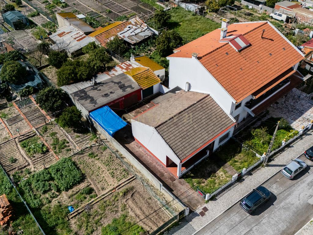 Moradia T3 em Alhos vedros / Moita com terreno de 1320m² - Image 2